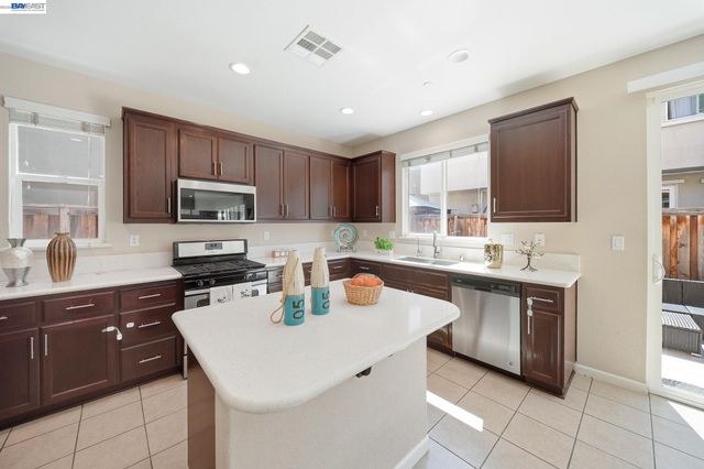2631 Clarita Dr, Pittsburg, CA 94565