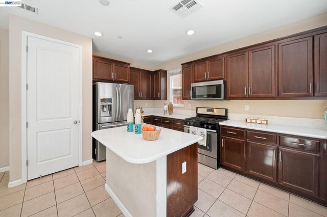 2631 Clarita Dr, Pittsburg, CA 94565
