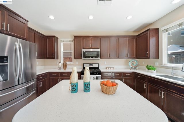 2631 Clarita Dr, Pittsburg, CA 94565