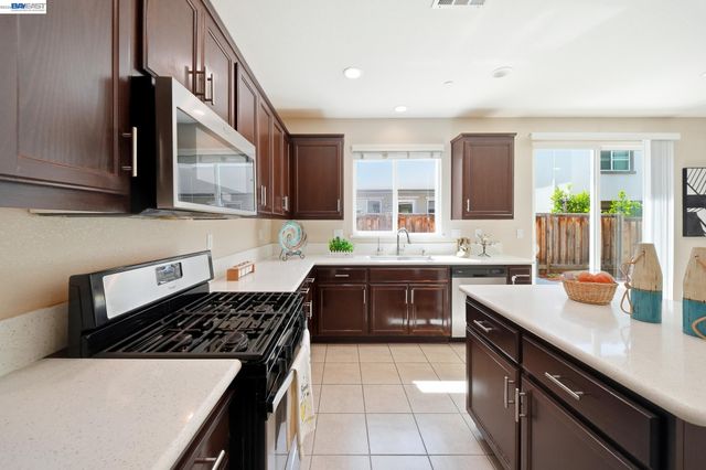 2631 Clarita Dr, Pittsburg, CA 94565