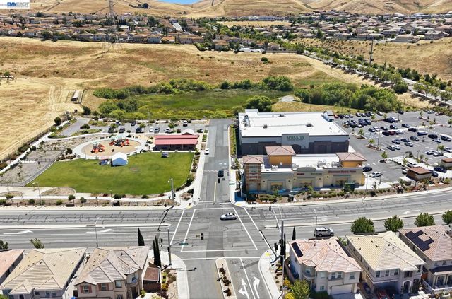 2631 Clarita Dr, Pittsburg, CA 94565