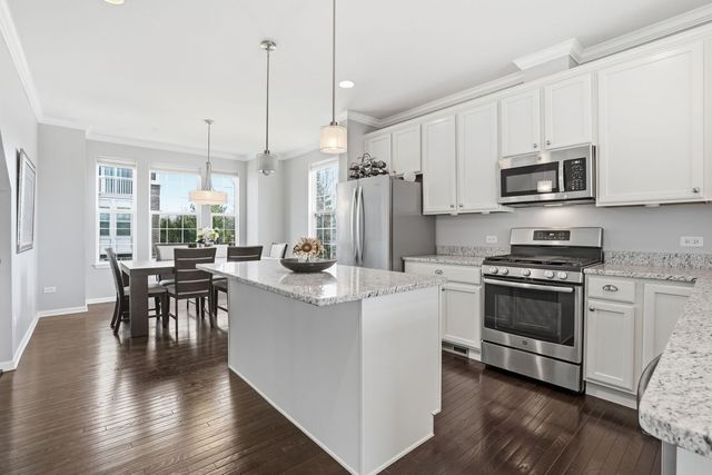 2925 Madison Drive, Naperville, IL 60564