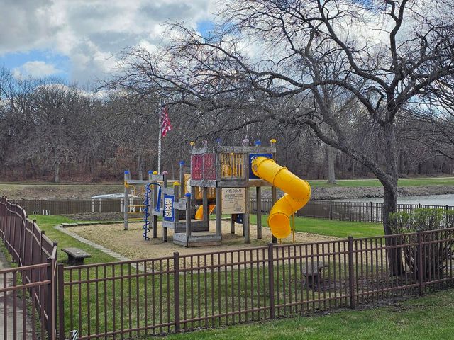 58 Vail Colony 7, Fox Lake, IL 60020