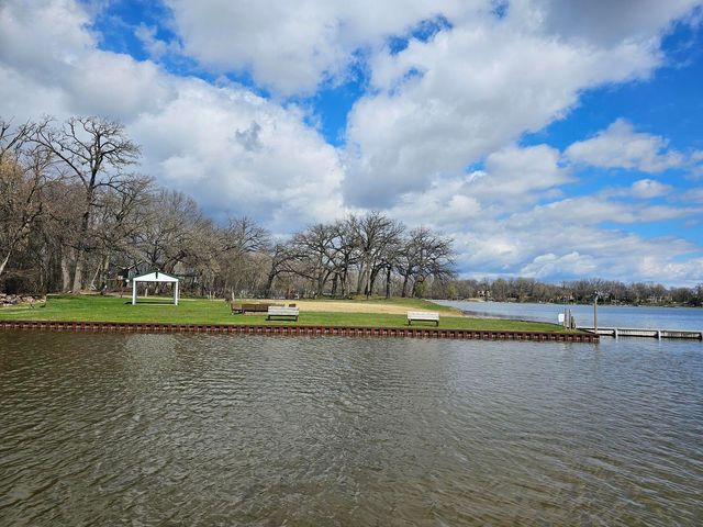 58 Vail Colony 7, Fox Lake, IL 60020