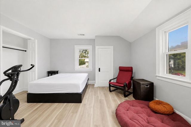 2500 S EADS ST, Arlington, VA 22202