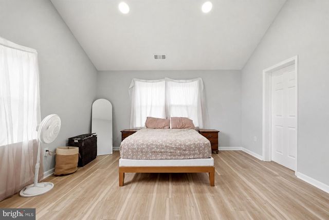 2500 S EADS ST, Arlington, VA 22202