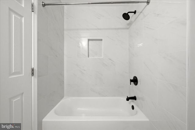 2500 S EADS ST, Arlington, VA 22202