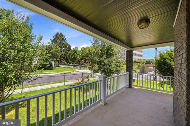 2500 S EADS ST, Arlington, VA 22202