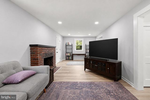 2500 S EADS ST, Arlington, VA 22202