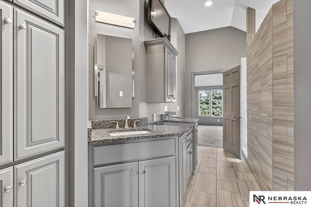 17806 Sawgrass Circle, Omaha, NE 68136