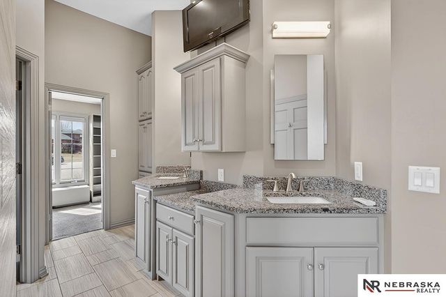 17806 Sawgrass Circle, Omaha, NE 68136