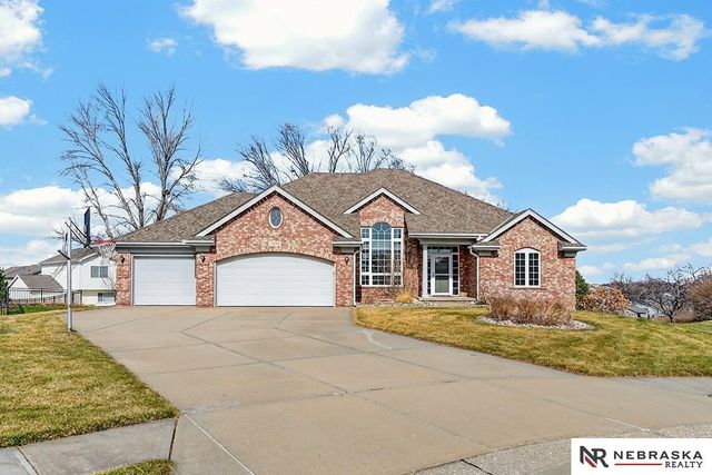 17806 Sawgrass Circle, Omaha, NE 68136