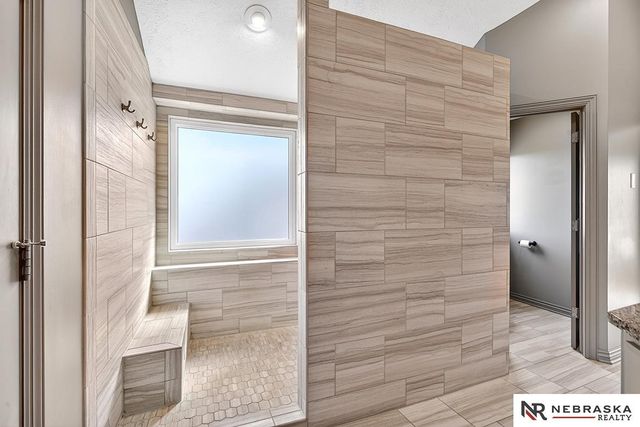 17806 Sawgrass Circle, Omaha, NE 68136