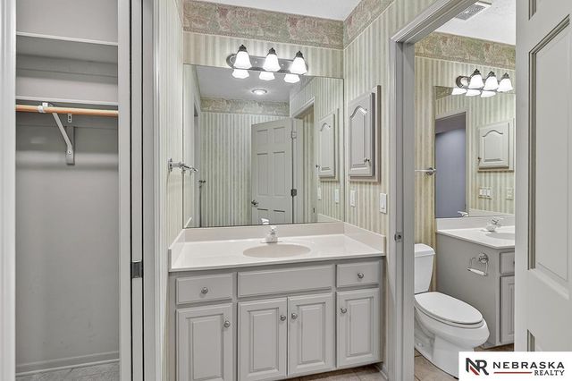 17806 Sawgrass Circle, Omaha, NE 68136