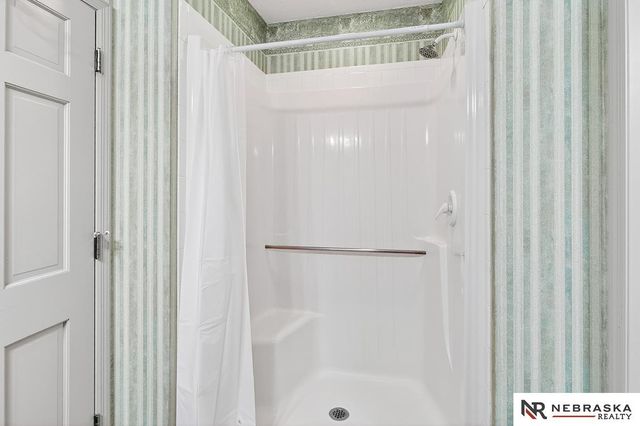 17806 Sawgrass Circle, Omaha, NE 68136