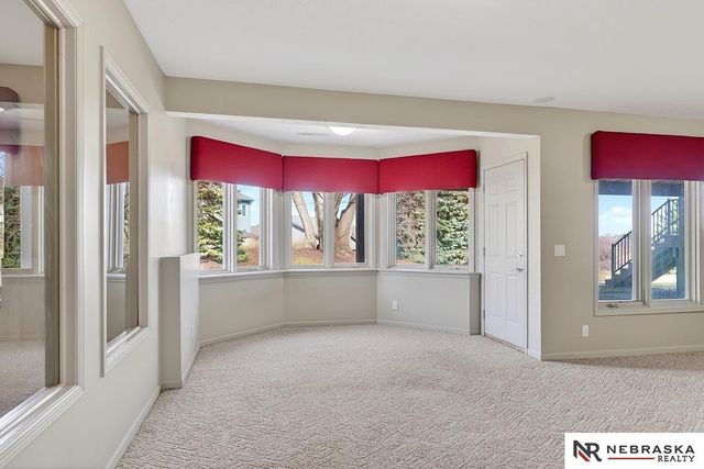 17806 Sawgrass Circle, Omaha, NE 68136