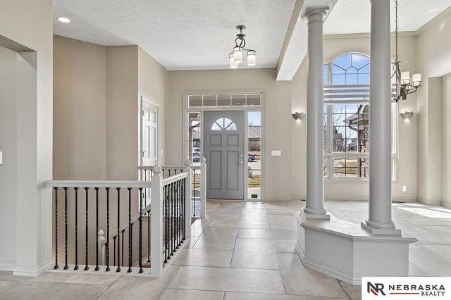 17806 Sawgrass Circle, Omaha, NE 68136