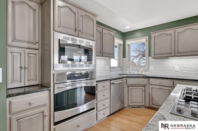 17806 Sawgrass Circle, Omaha, NE 68136