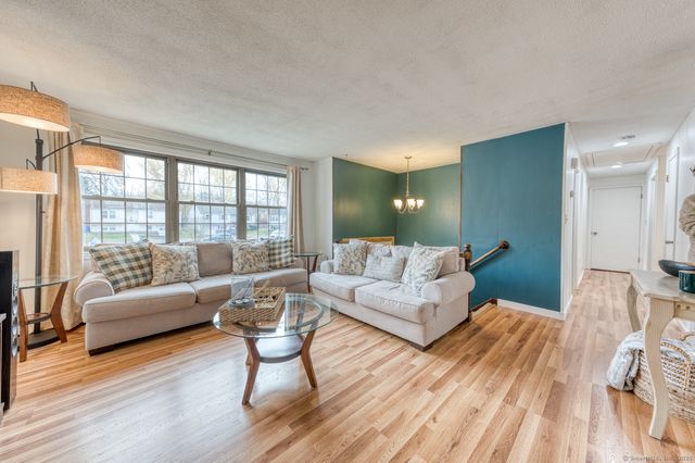 15 Kent Court, Middletown, CT 06457