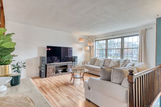 15 Kent Court, Middletown, CT 06457