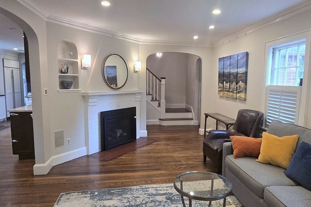 20 Shaw Rd, Wellesley, MA 02481