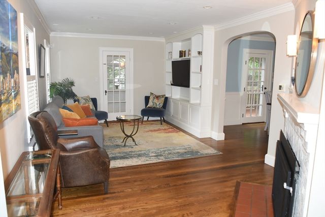 20 Shaw Rd, Wellesley, MA 02481