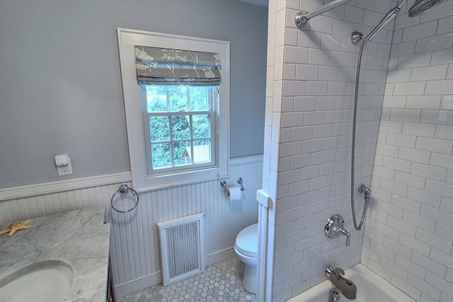 20 Shaw Rd, Wellesley, MA 02481