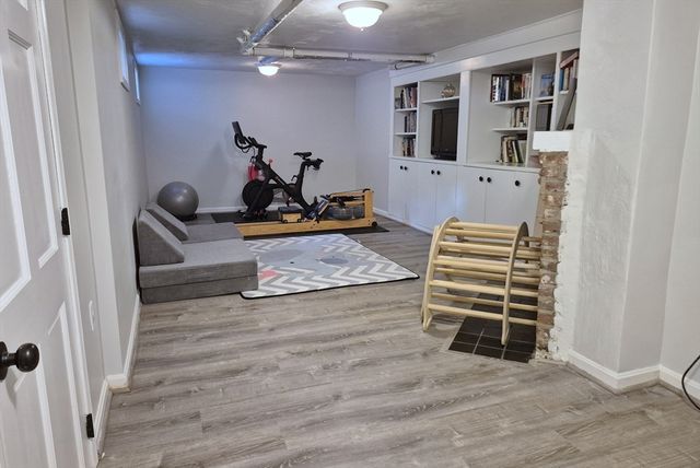 20 Shaw Rd, Wellesley, MA 02481
