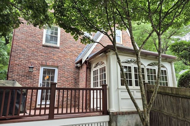 20 Shaw Rd, Wellesley, MA 02481