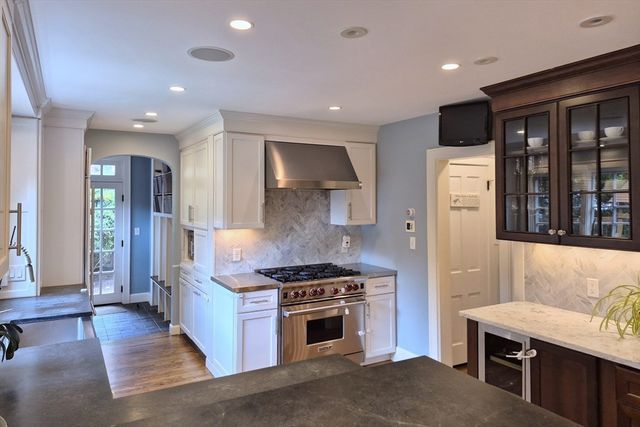 20 Shaw Rd, Wellesley, MA 02481