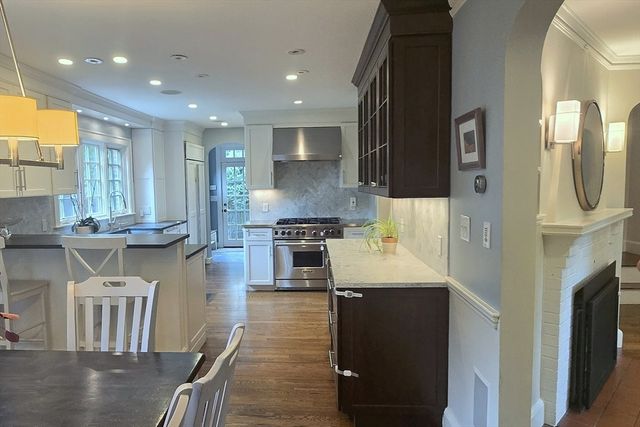 20 Shaw Rd, Wellesley, MA 02481