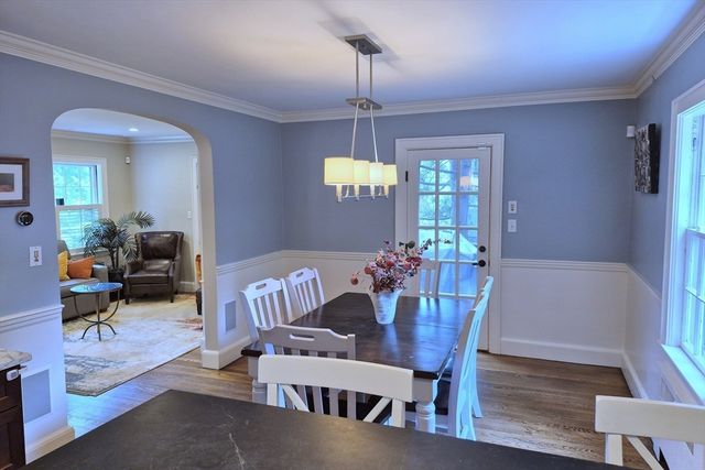20 Shaw Rd, Wellesley, MA 02481