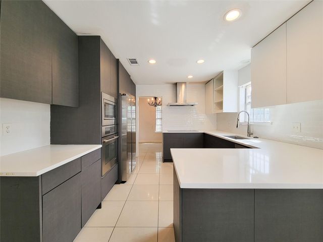 5826 Picasso Place, Houston, TX 77096