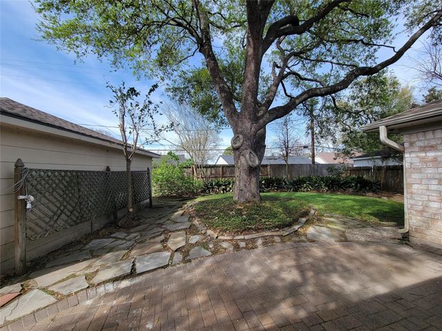 5826 Picasso Place, Houston, TX 77096