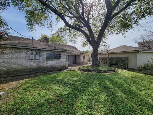5826 Picasso Place, Houston, TX 77096