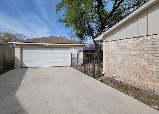 5826 Picasso Place, Houston, TX 77096
