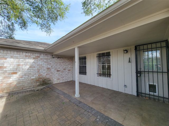 5826 Picasso Place, Houston, TX 77096