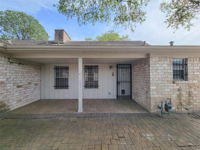 5826 Picasso Place, Houston, TX 77096