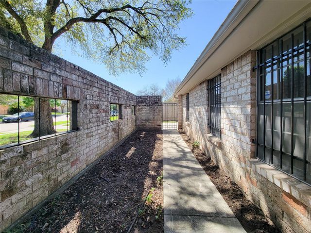 5826 Picasso Place, Houston, TX 77096