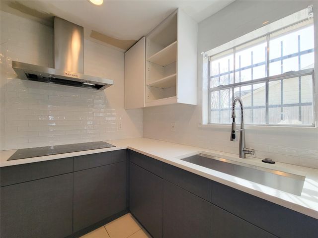 5826 Picasso Place, Houston, TX 77096