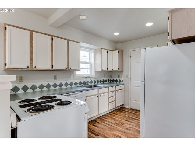 951 W 27TH Ave, Eugene, OR 97405