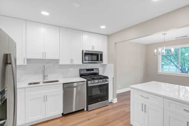 350 Newgate Court 2Z, Schaumburg, IL 60193