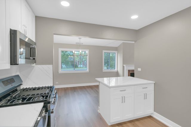 350 Newgate Court 2Z, Schaumburg, IL 60193