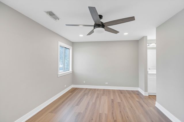 350 Newgate Court 2Z, Schaumburg, IL 60193