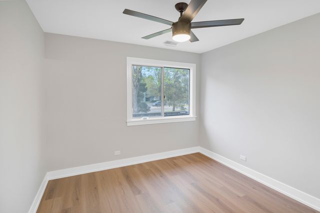 350 Newgate Court 2Z, Schaumburg, IL 60193