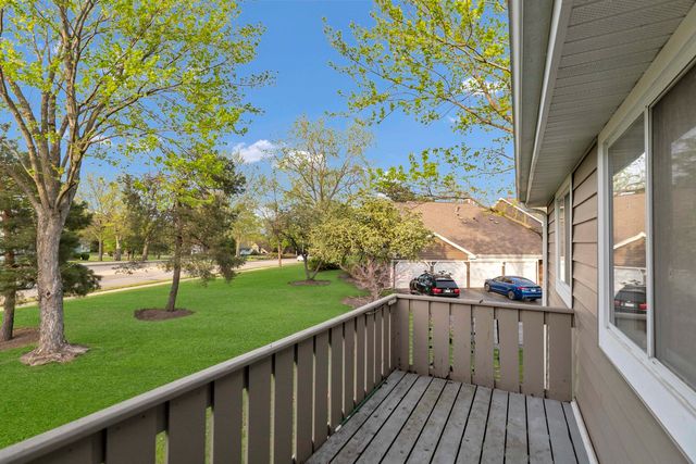 350 Newgate Court 2Z, Schaumburg, IL 60193