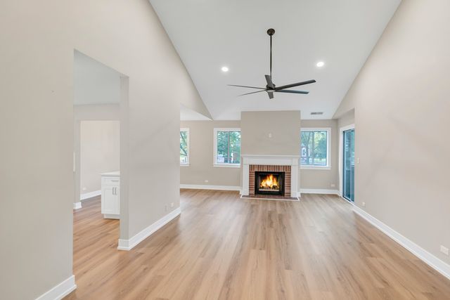 350 Newgate Court 2Z, Schaumburg, IL 60193