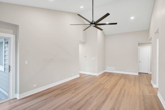 350 Newgate Court 2Z, Schaumburg, IL 60193
