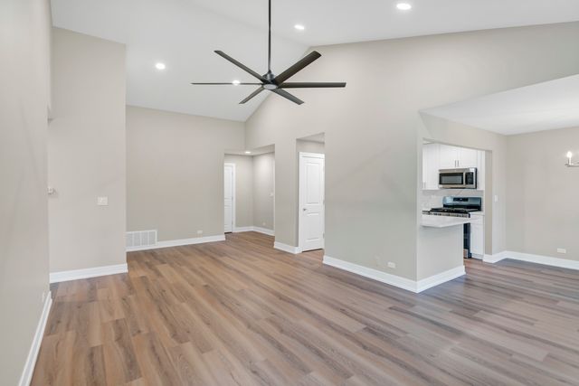350 Newgate Court 2Z, Schaumburg, IL 60193