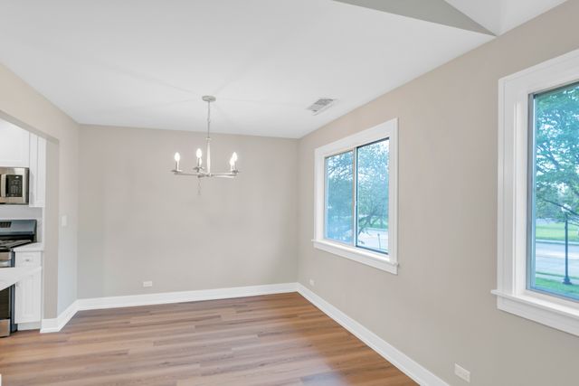 350 Newgate Court 2Z, Schaumburg, IL 60193